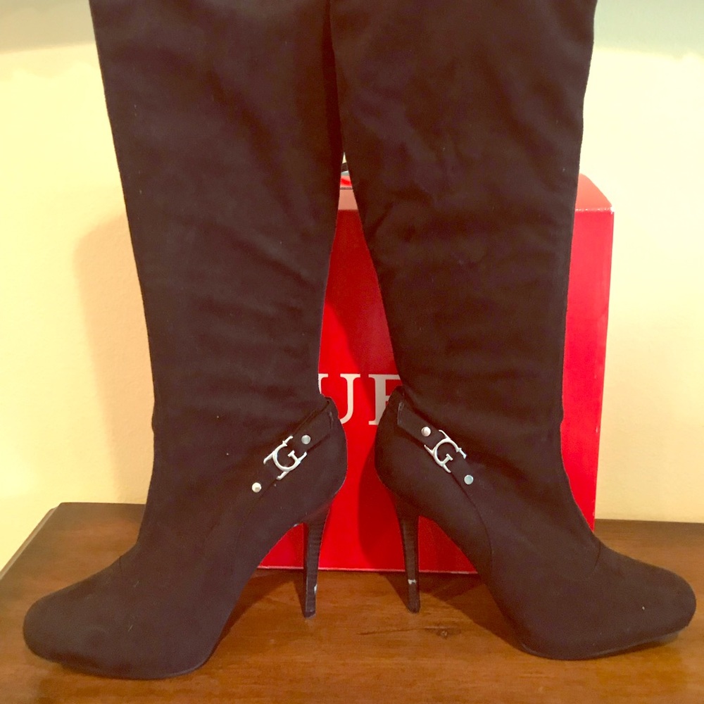 BLACK HIGH HEELED BOOTS
